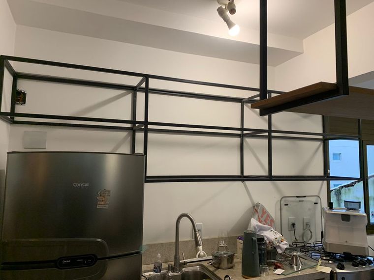Estrutura suspensa para cozinha