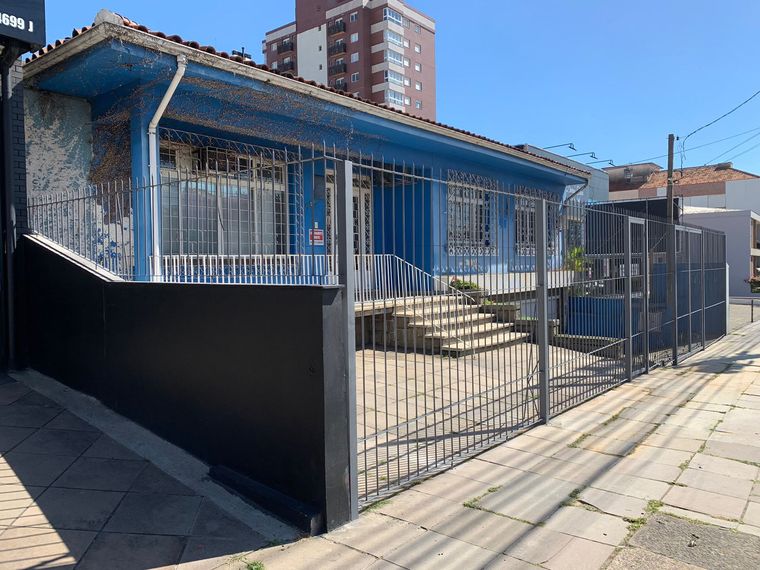 Gradil em barras com chapa preta